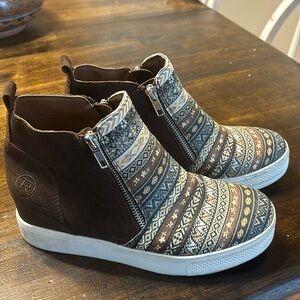 Women’s roper hidden heel zip wedges